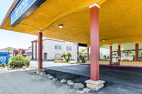 Rodeway Inn & Suites Canyon Lake-Menifee West