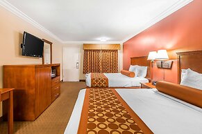 Rodeway Inn & Suites Canyon Lake-Menifee West