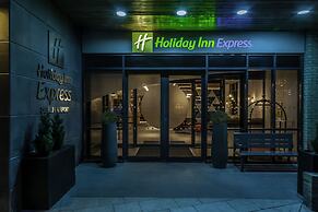 Holiday Inn Express Hotel Dublin Airport by IHG