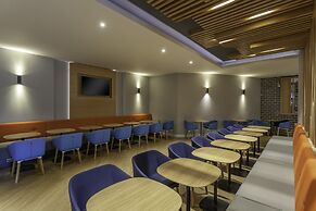 Holiday Inn Express Hotel Dublin Airport by IHG