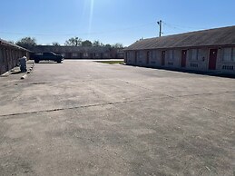 Lakeside Inn & Suites by OYO Mathis I 37