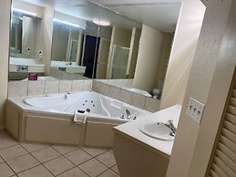 Lakeside Inn & Suites by OYO Mathis I 37