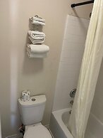 Lakeside Inn & Suites by OYO Mathis I 37