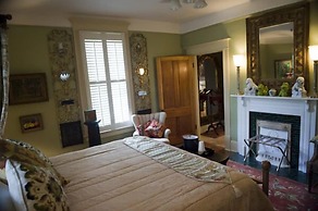 Stay Fairfield - Fairfield Place and Fairfield Manor Bed & Breakfast