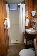 Isleview Motel and Cottages