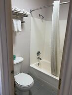 Country Hill Inn and Suites