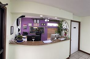 Country Hill Inn and Suites