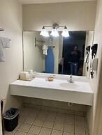 Country Hill Inn and Suites