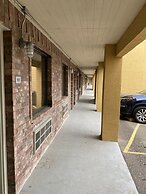 Country Hill Inn and Suites