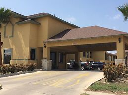 Country Hill Inn and Suites