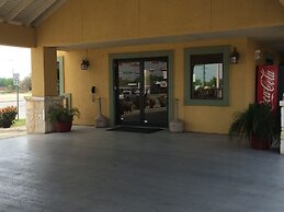 Country Hill Inn and Suites