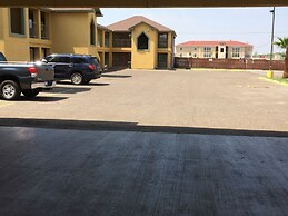 Country Hill Inn and Suites