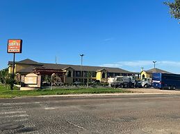 Country Hill Inn and Suites