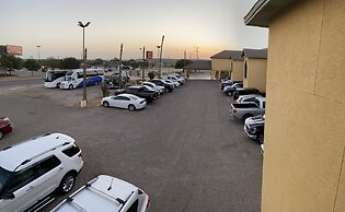 Country Hill Inn and Suites