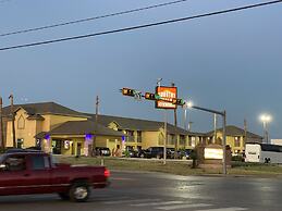 Country Hill Inn and Suites