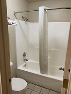 Country Hill Inn and Suites