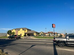 Country Hill Inn and Suites