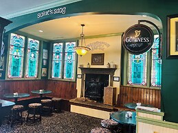 County Clare Irish Hotel & Pub