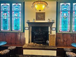 County Clare Irish Hotel & Pub