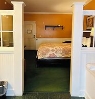 County Clare Irish Hotel & Pub