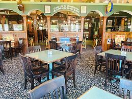 County Clare Irish Hotel & Pub