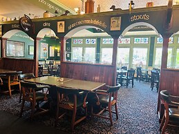 County Clare Irish Hotel & Pub