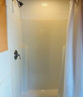 County Clare Irish Hotel & Pub