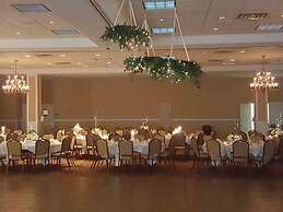 Town & Country Inn and Suites