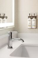 Holiday Inn Express Hotel & Suites River Park by IHG