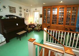 Hibiscus Coffee & Guesthouse