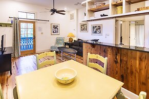 Hibiscus Coffee & Guesthouse