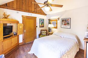 Hibiscus Coffee & Guesthouse