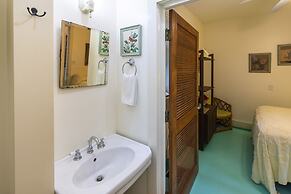 Hibiscus Coffee & Guesthouse