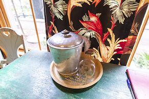 Hibiscus Coffee & Guesthouse