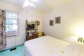 Hibiscus Coffee & Guesthouse