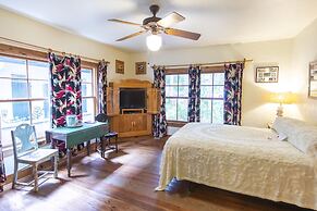 Hibiscus Coffee & Guesthouse