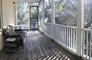 Hibiscus Coffee & Guesthouse