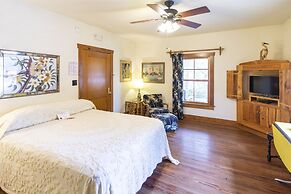 Hibiscus Coffee & Guesthouse