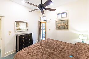 Hibiscus Coffee & Guesthouse