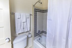 Hibiscus Coffee & Guesthouse