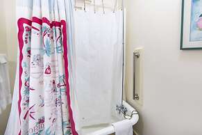 Hibiscus Coffee & Guesthouse