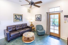 Hibiscus Coffee & Guesthouse