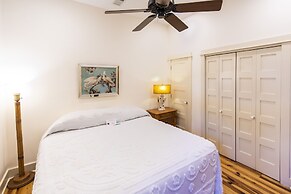 Hibiscus Coffee & Guesthouse