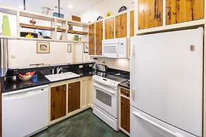 Hibiscus Coffee & Guesthouse