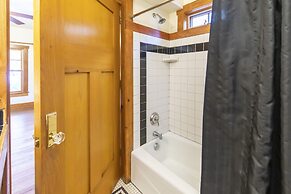 Hibiscus Coffee & Guesthouse