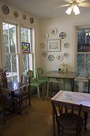 Hibiscus Coffee & Guesthouse