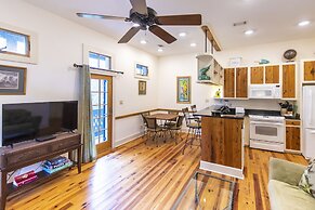 Hibiscus Coffee & Guesthouse