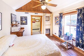 Hibiscus Coffee & Guesthouse