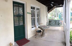 Hibiscus Coffee & Guesthouse