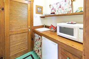 Hibiscus Coffee & Guesthouse